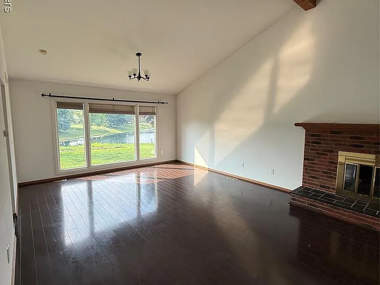 5164 Crowfoot Dr — Photo 7