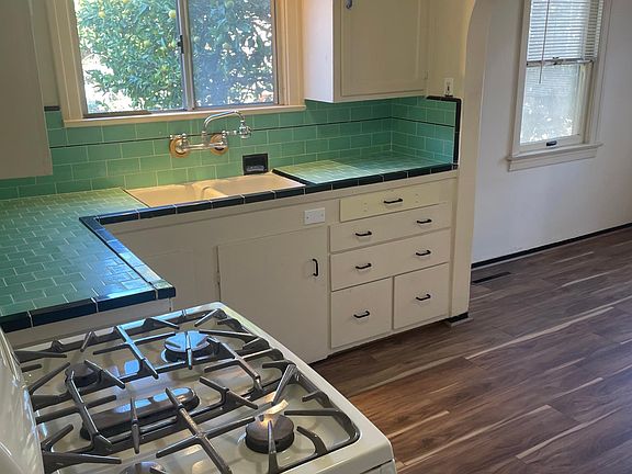 Kitchen w new gas stove