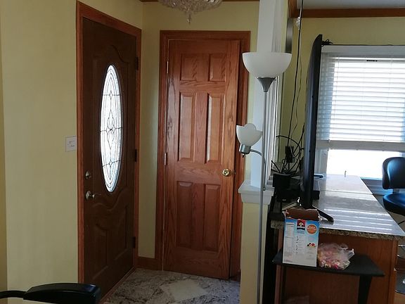 2nd image of 3811 Louise St