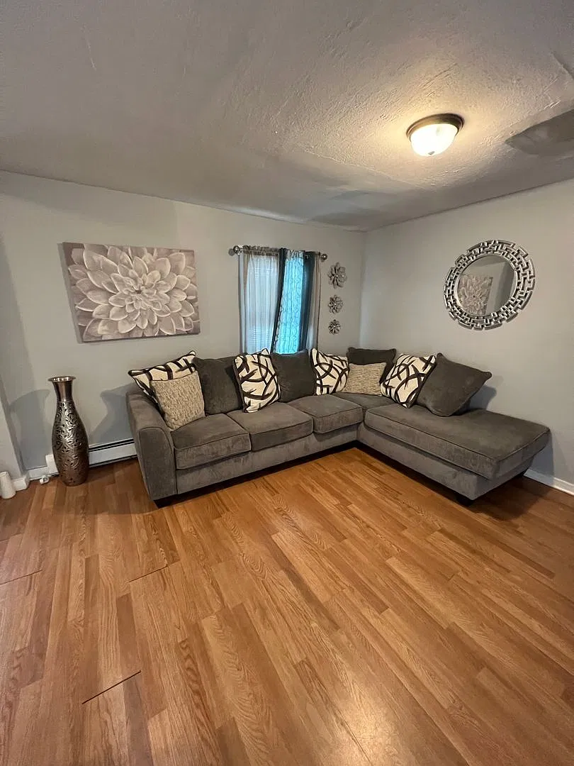 42 Stevens — Photo 1