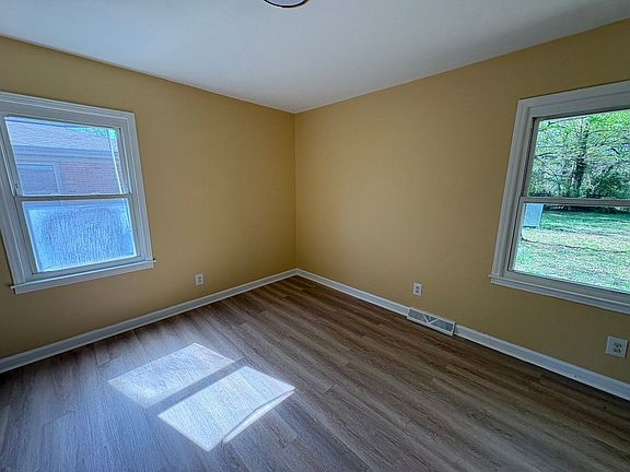 5th image of 800 Carrington Dr