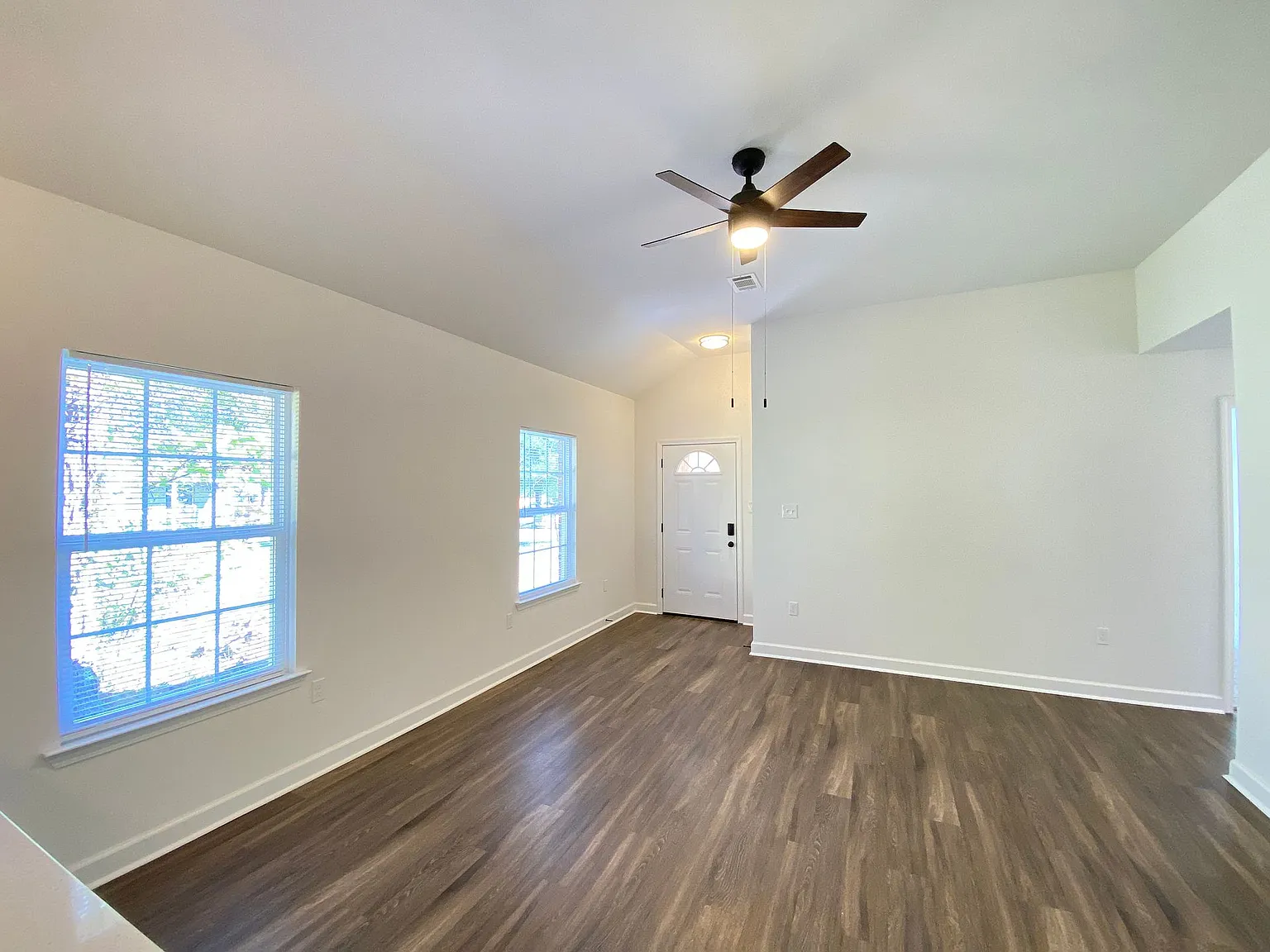 1818 S Summit St — Photo 2