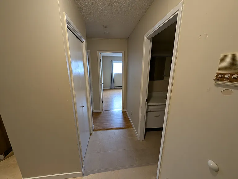 111 Knox St — Photo 18