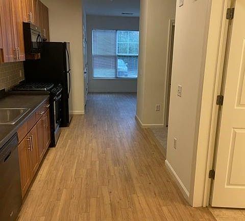 4th image of 8A Norden Pl #132