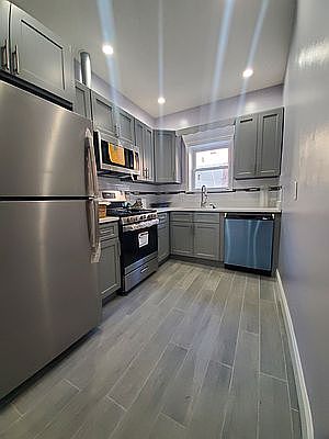4th image of 781 Lincoln Pl APT 2