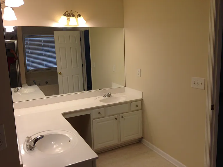 Bathroom 1.b