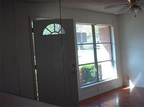 2nd image of 3323 Jamaica Way