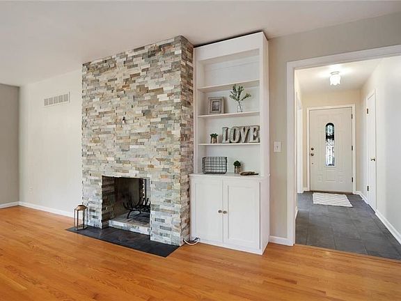 4th image of 107 W 109th St