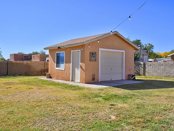 5th image of 8 Silvana Ct