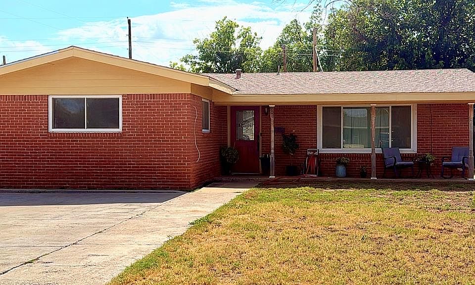 1st image of 901 NW 10th St