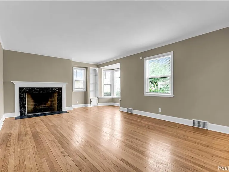 3463 Santa Maria Ave — Photo 3