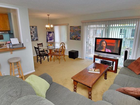 4th image of 833 N Humboldt St APT 403
