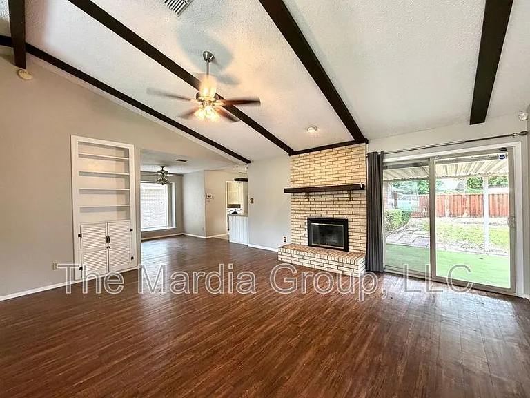 1506 Whiteoak Dr — Photo 3