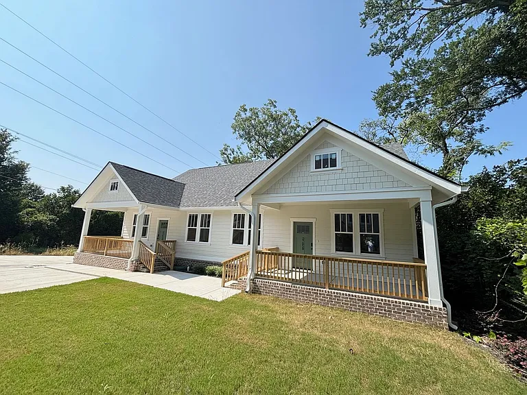 2703 Clark St Front Duplex — Photo 16