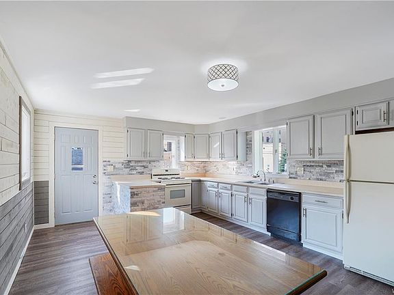 5th image of 318 Choate Ave
