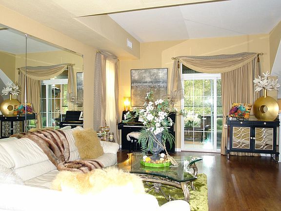 3rd image of 225 San Antonio Pl