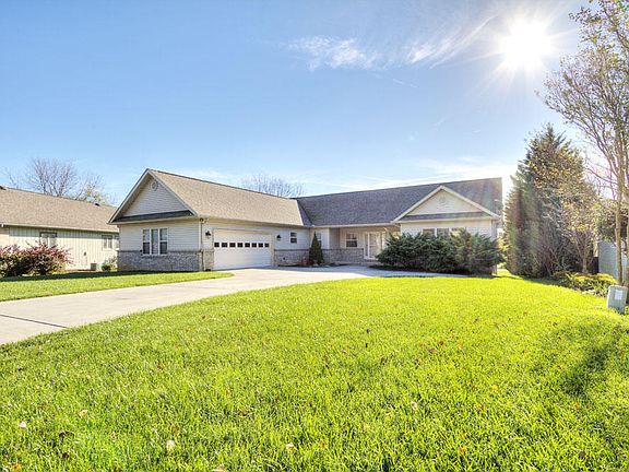 2nd image of 215 Saligugi Cir