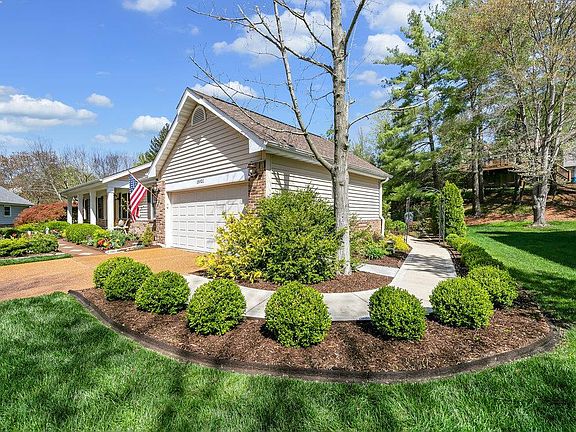 4th image of 15921 Fairway Lake Ct