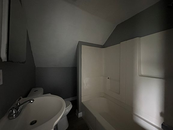 4th image of 41 Carolina Ave Floor 3