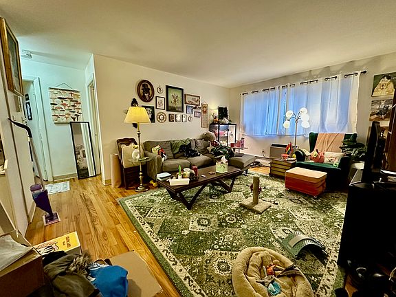 5th image of 245 Kelton St APT 24