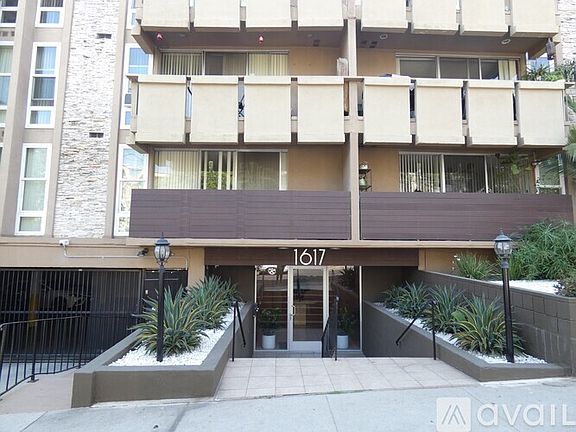 5th image of 1617 N Poinsettia Pl #306