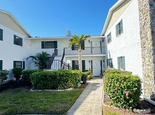5400 34th St W APT 2K, Bradenton, FL 34210