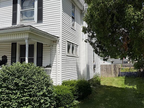 3rd image of 219 Woodbine St