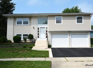 4360 Mumford Dr, Hoffman Estates, IL 60192