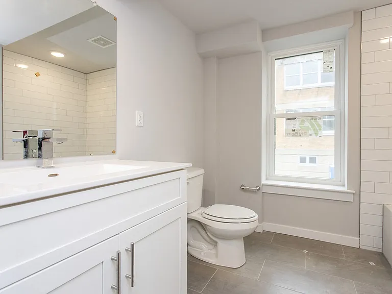 126 W 5th Ave — Photo 8