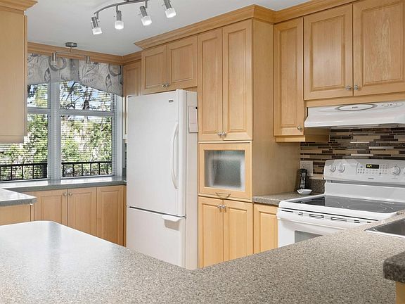 5th image of 2998 NW 48th Terrace #222
