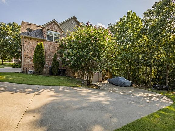 2nd image of 13997 Eastgate Dr
