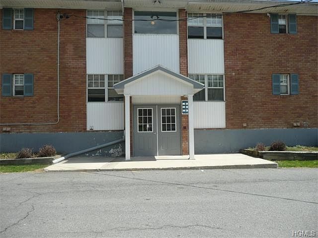 2403 Barclay Manor