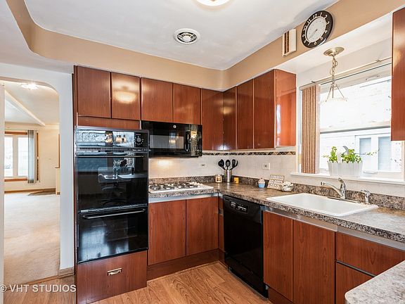 4th image of 7441 W Mulford St