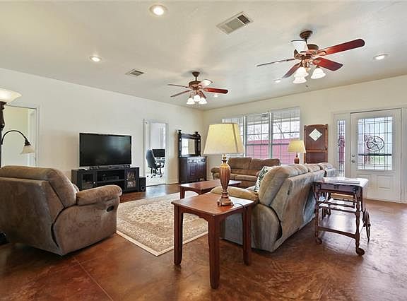 3rd image of 5213 County Road 4415
