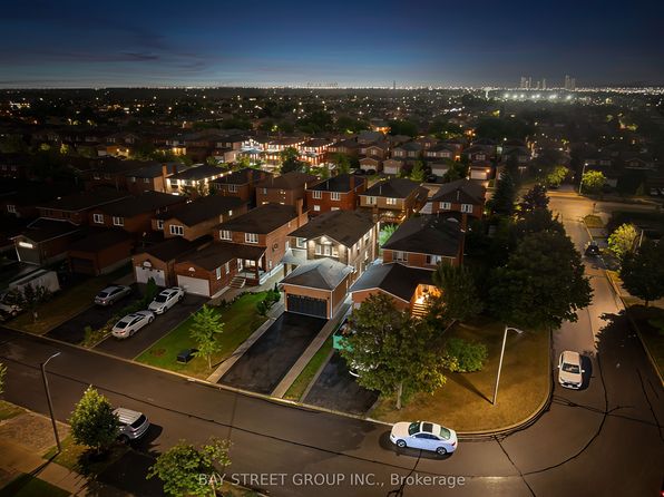 34 Lamp Cres, Vaughan, ON L4L 6J9