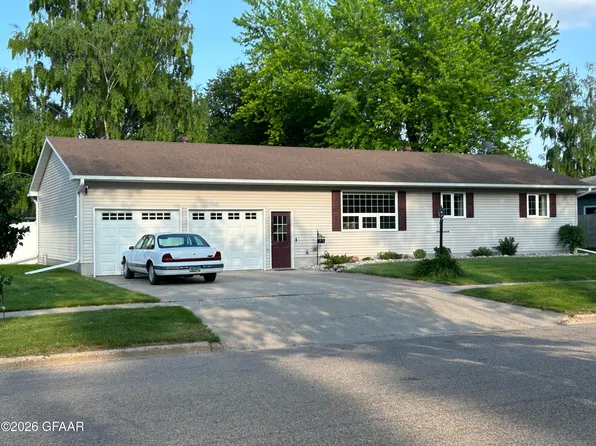 1472 Western Ave, Grafton, ND 58237