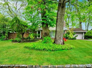 265 Revere Rd, Roslyn Heights, NY 11577