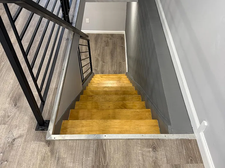 576 E Herman St — Photo 7