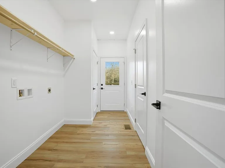 939 Nichols Rd — Photo 3