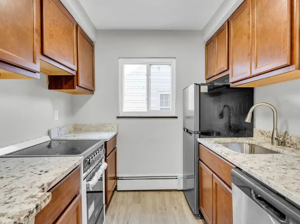 1352 Clarence Ave APT 37, Lakewood, OH 44107