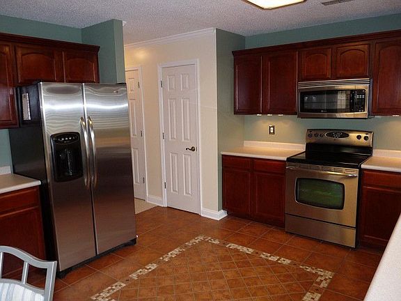3rd image of 1416 Newbury Ln