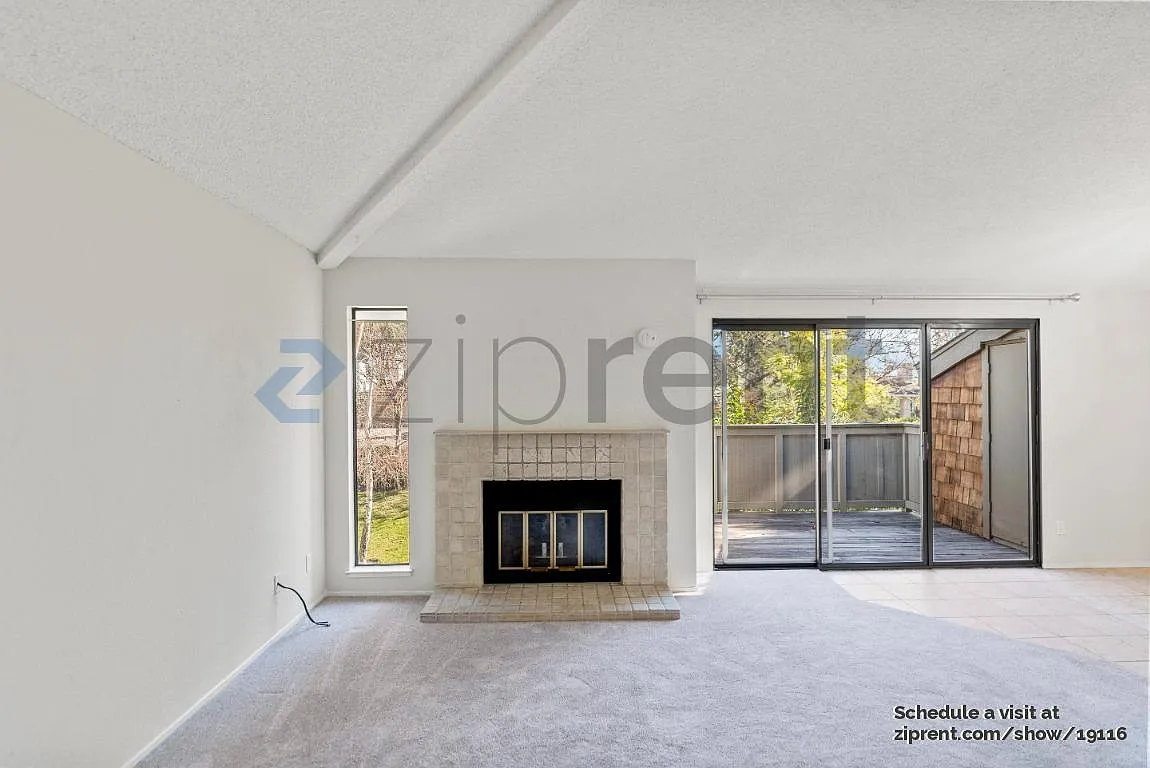 1910 La Terrace Cir photo 1