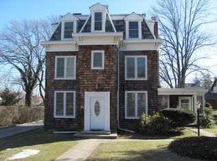 74 Prospect St APT 3, Huntington, NY 11743
