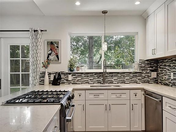 Large kitchen with Bosch appliances
