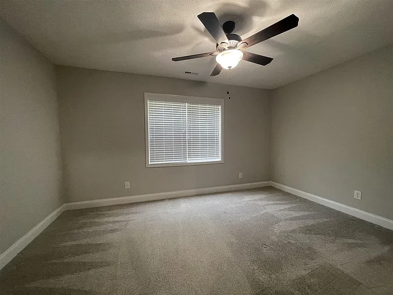 80 Lakeview Dr E — Photo 22