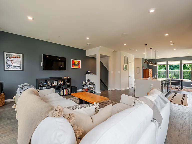 2513 River Terrace Rd — Photo 3