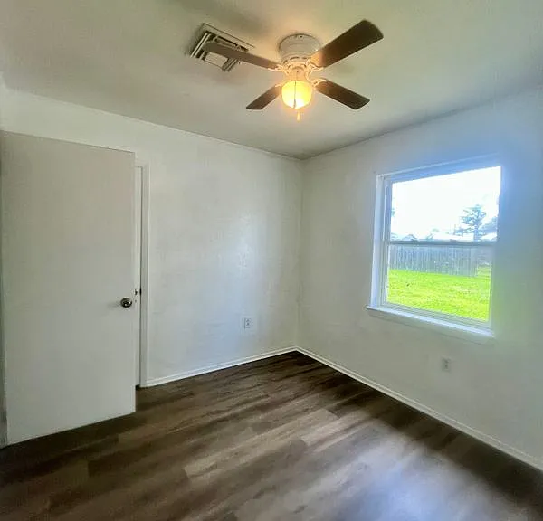 240 Azalea Dr — Photo 8