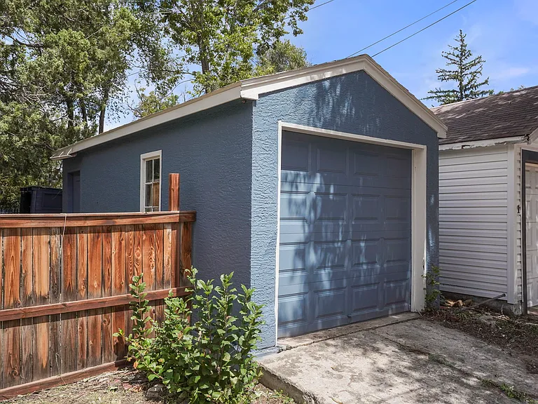 1105 E Boulder St — Photo 5