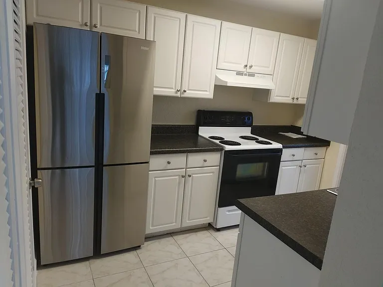 2758 NE 15th St #1A — Photo 4