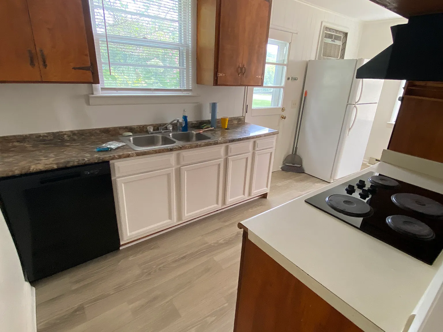 2 bed, 1000 sqft, $1,435 — Photo 2